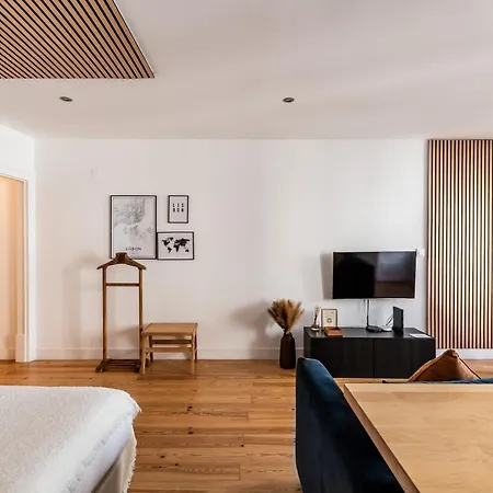 Sunlit & Patio Studios - Prime Lisbon-2