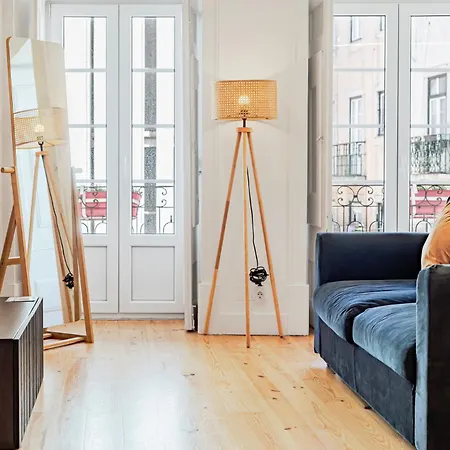 Sunlit & Patio Studios - Prime Lisbon-3