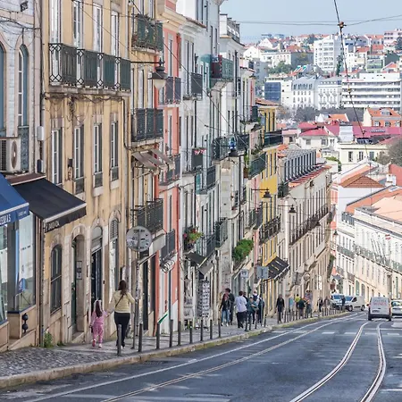Sunlit & Patio Studios - Prime Lisbon-3